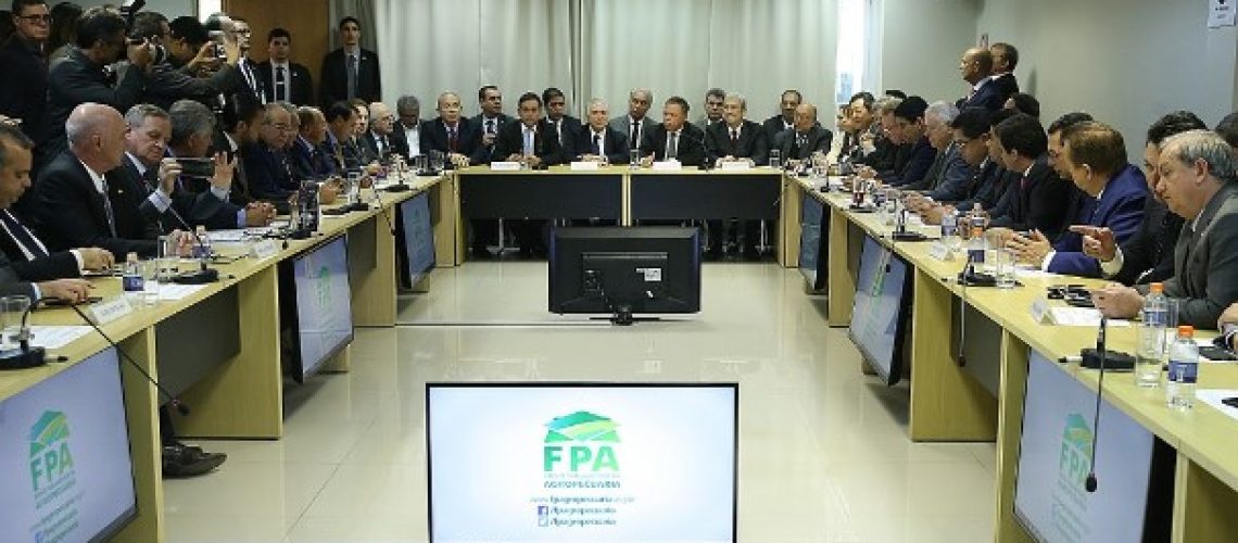 1024px-Presidente_Michel_Temer_recebe_bancada_ruralista_no_Planalto